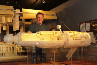 Illustration for article titled Man makes giant 13.4-foot-long space station with 282,000 matchsticks